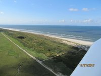 Nordsee 2017 (164)  Endanflug Piste 28 Wangerooge mit Blick auf die nrdliche Kste der Insel